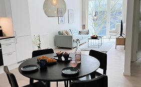 Modern City Center Apartment